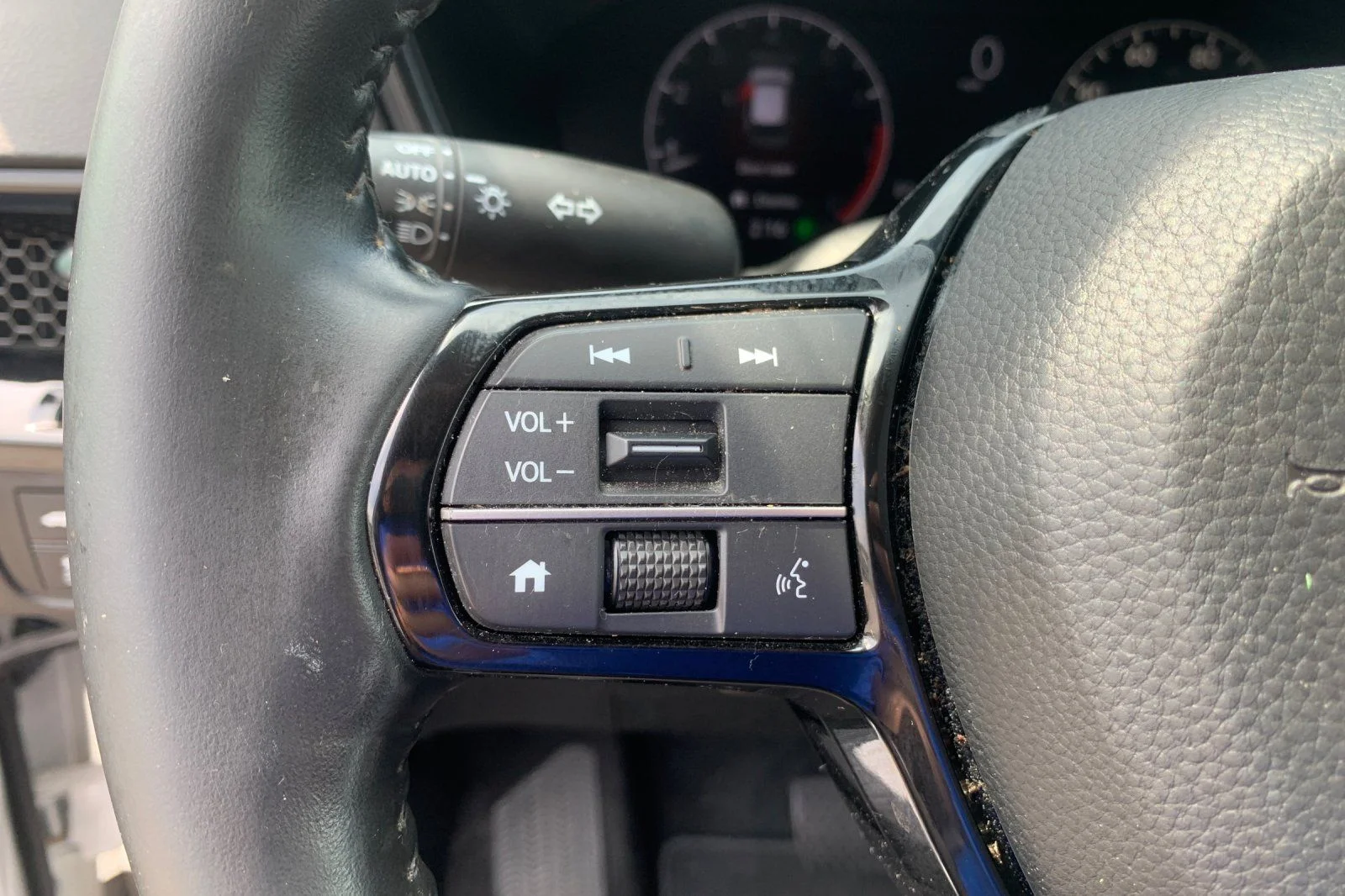 Used 2024 White Honda EX-L image 28