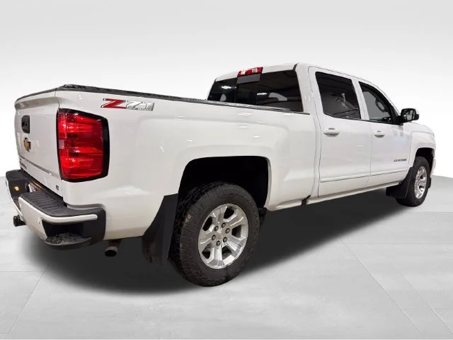 Used 2018 SUMMIT WHITE Chevrolet LT image 7