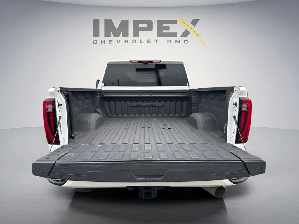 Used 2024 White Frost Tricoat GMC Denali Ultimate image 9