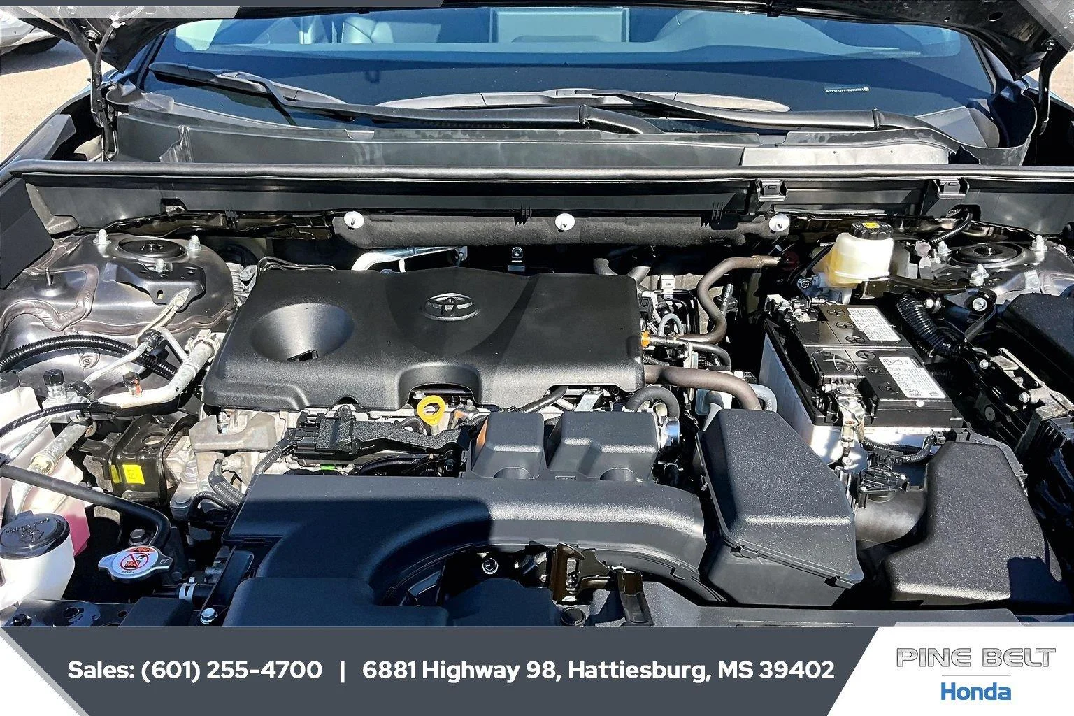Used 2024 Magnetic Gray Metallic toyota XLE Premium image 8