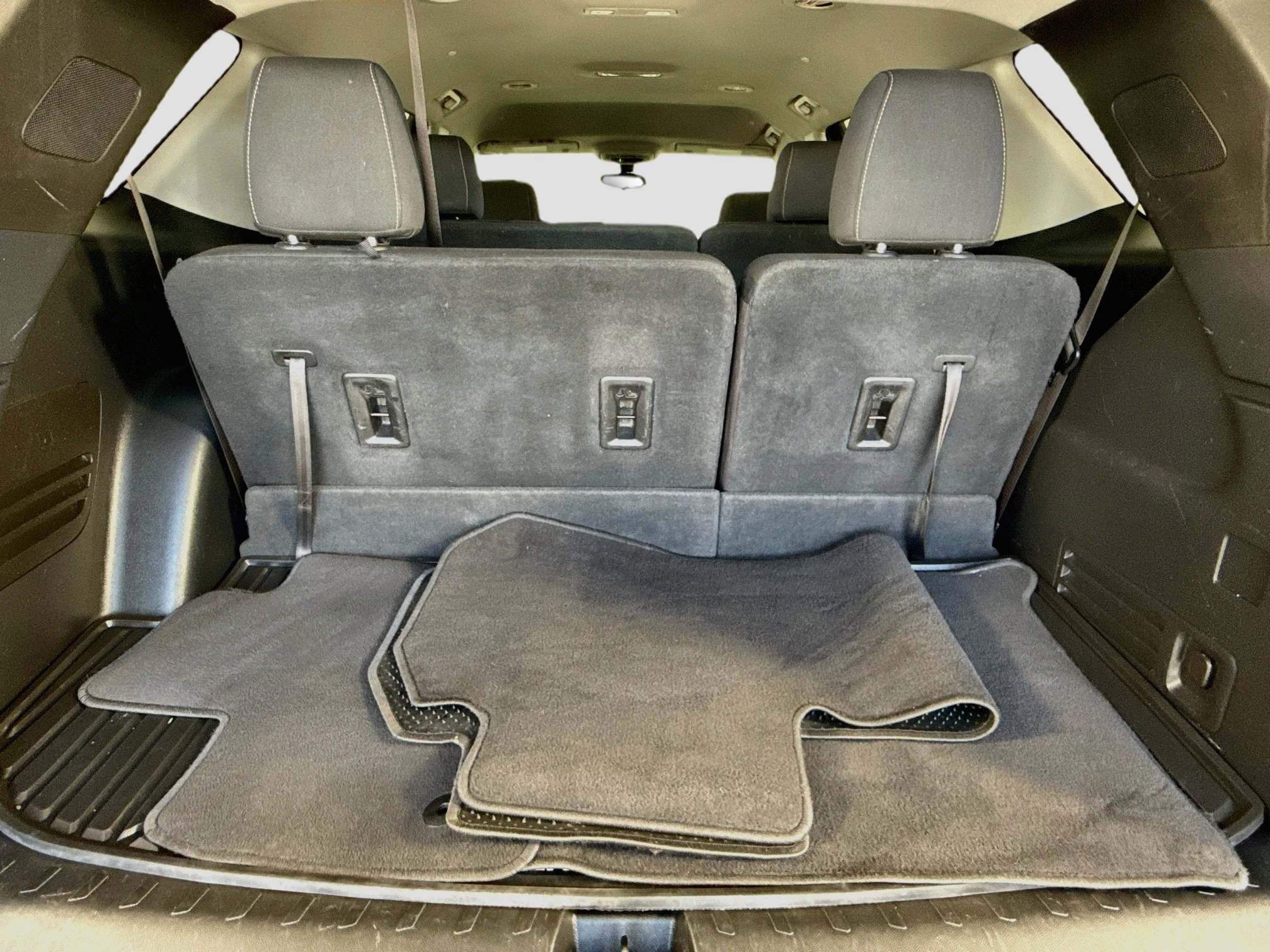Used 2020 SUMMIT WHITE Chevrolet LS image 27