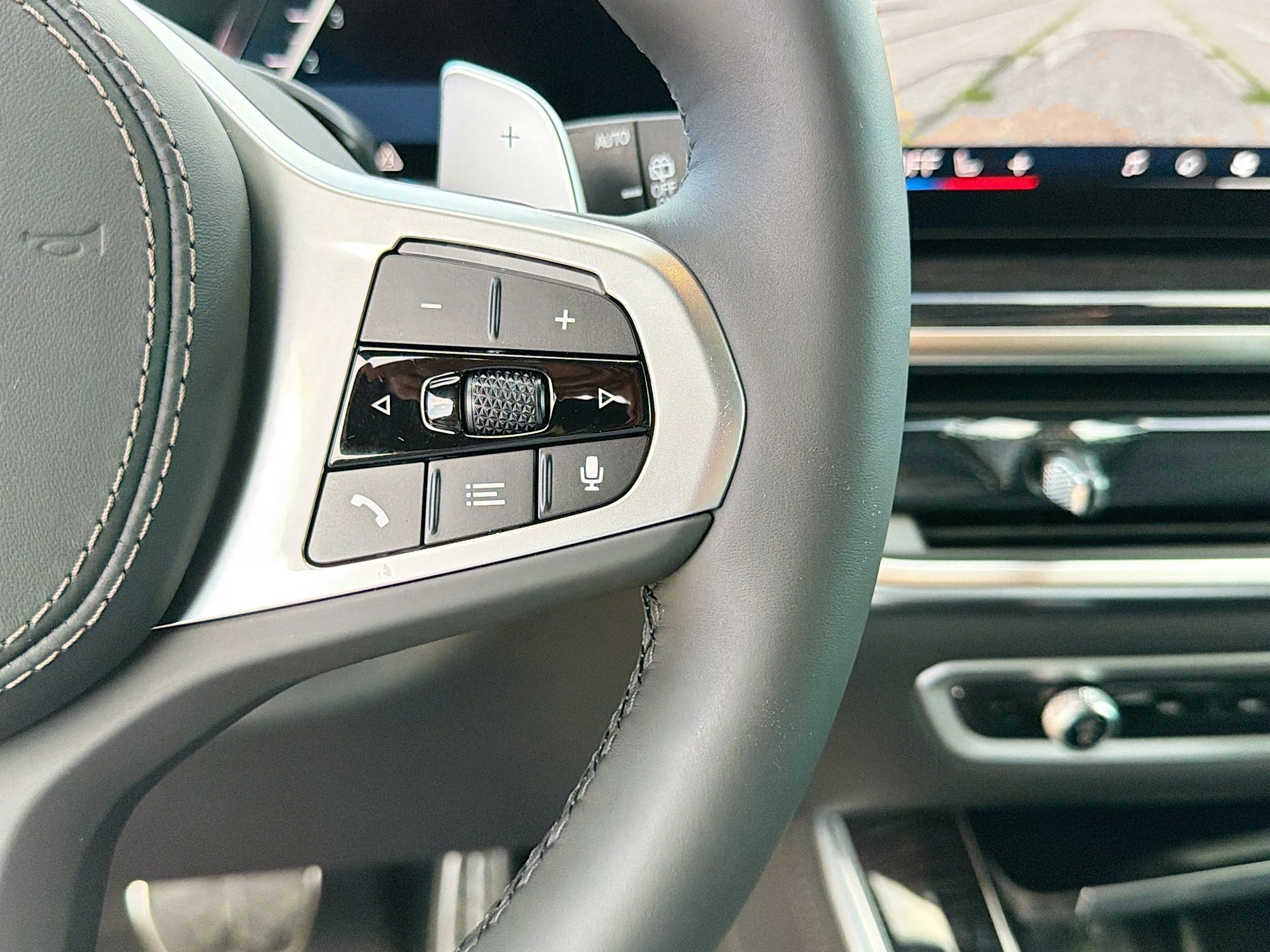New 2026 Black Sapphire Metallic BMW sDrive40i image 38