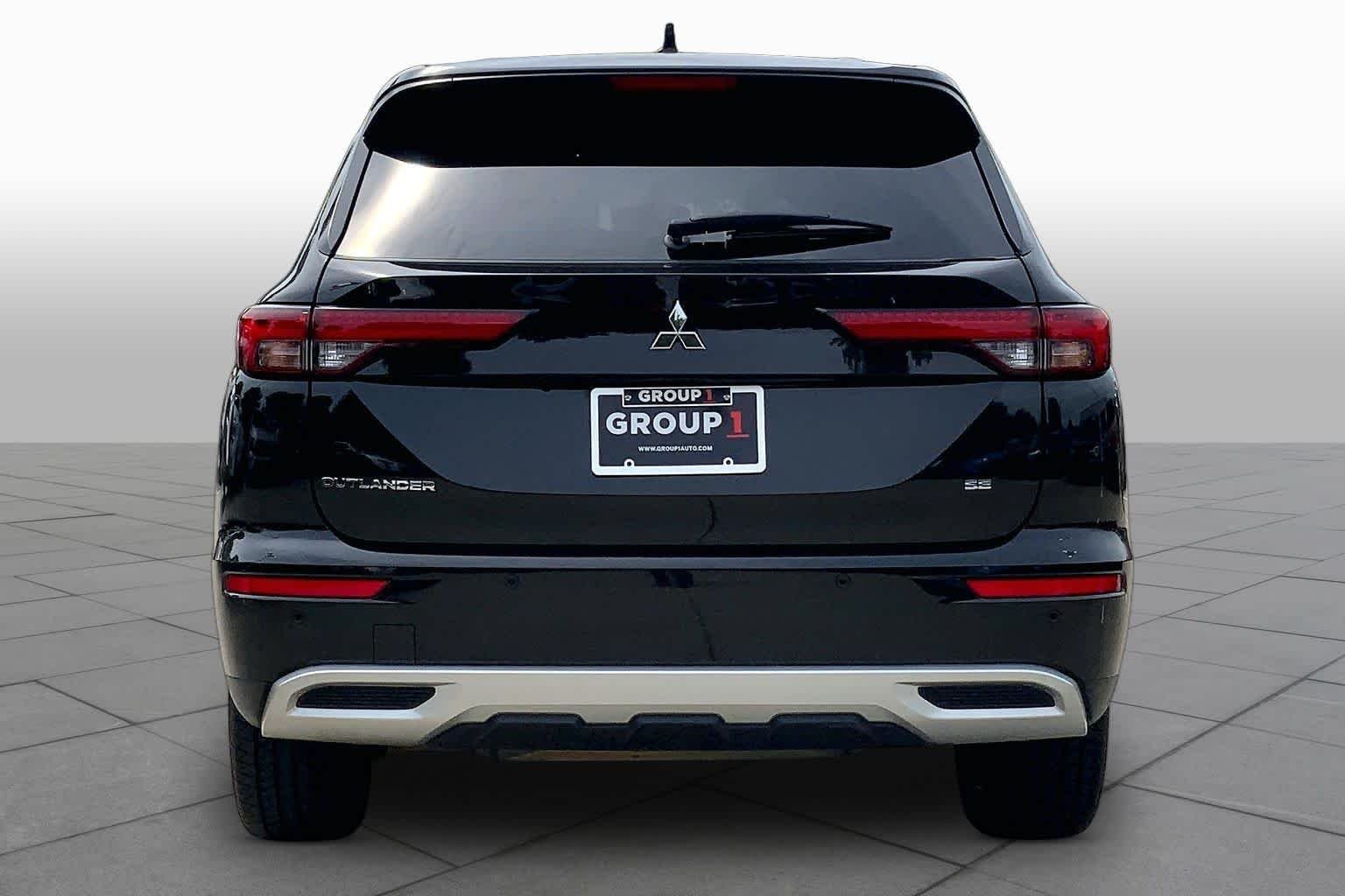 Used 2024 Black Diamond Mitsubishi SE image 5