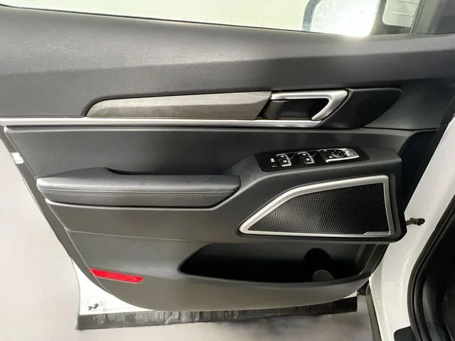 Used 2023 White Kia EX X-Line image 33