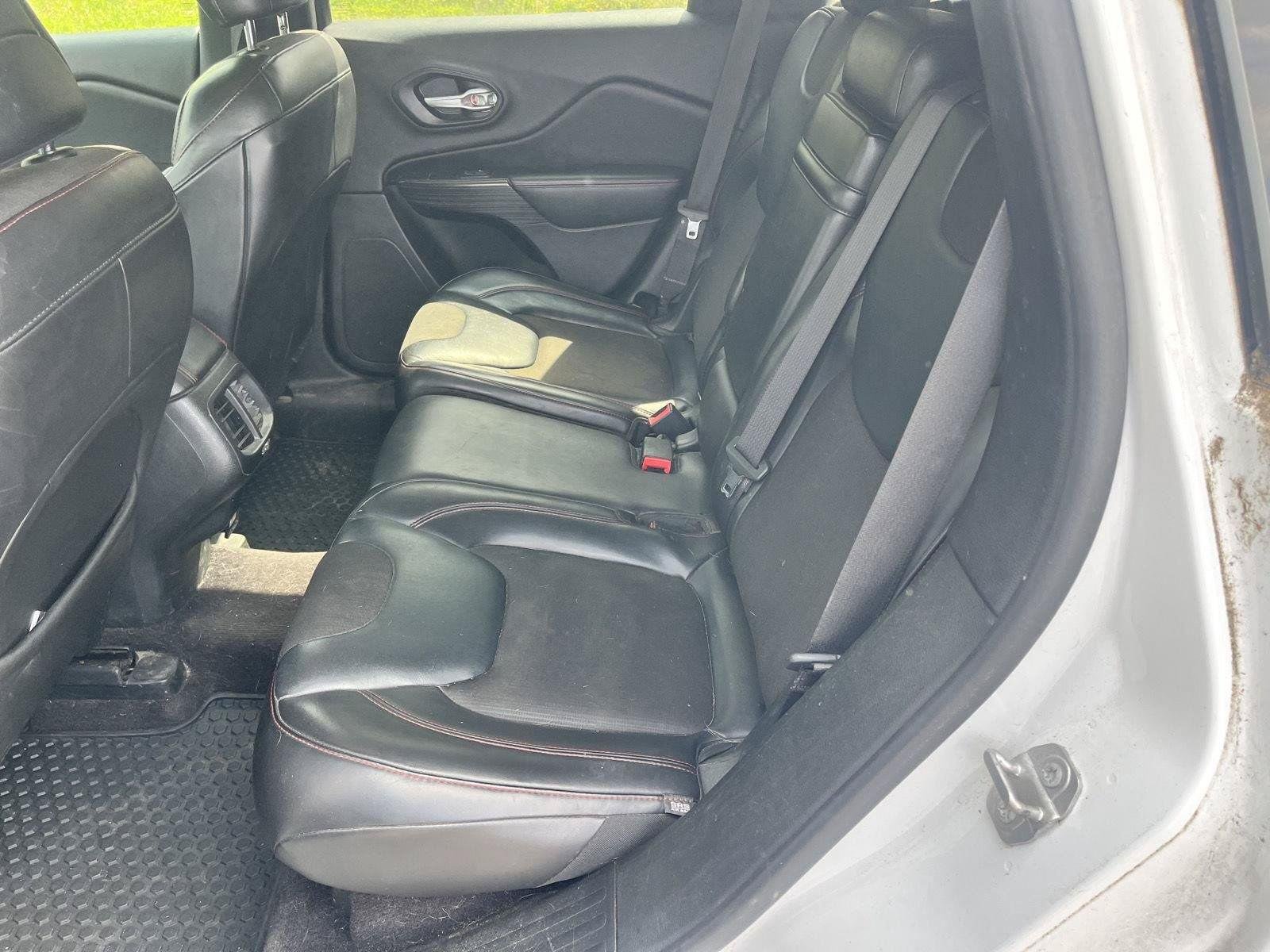 Used 2016 Bright White Clearcoat Jeep Trailhawk image 12