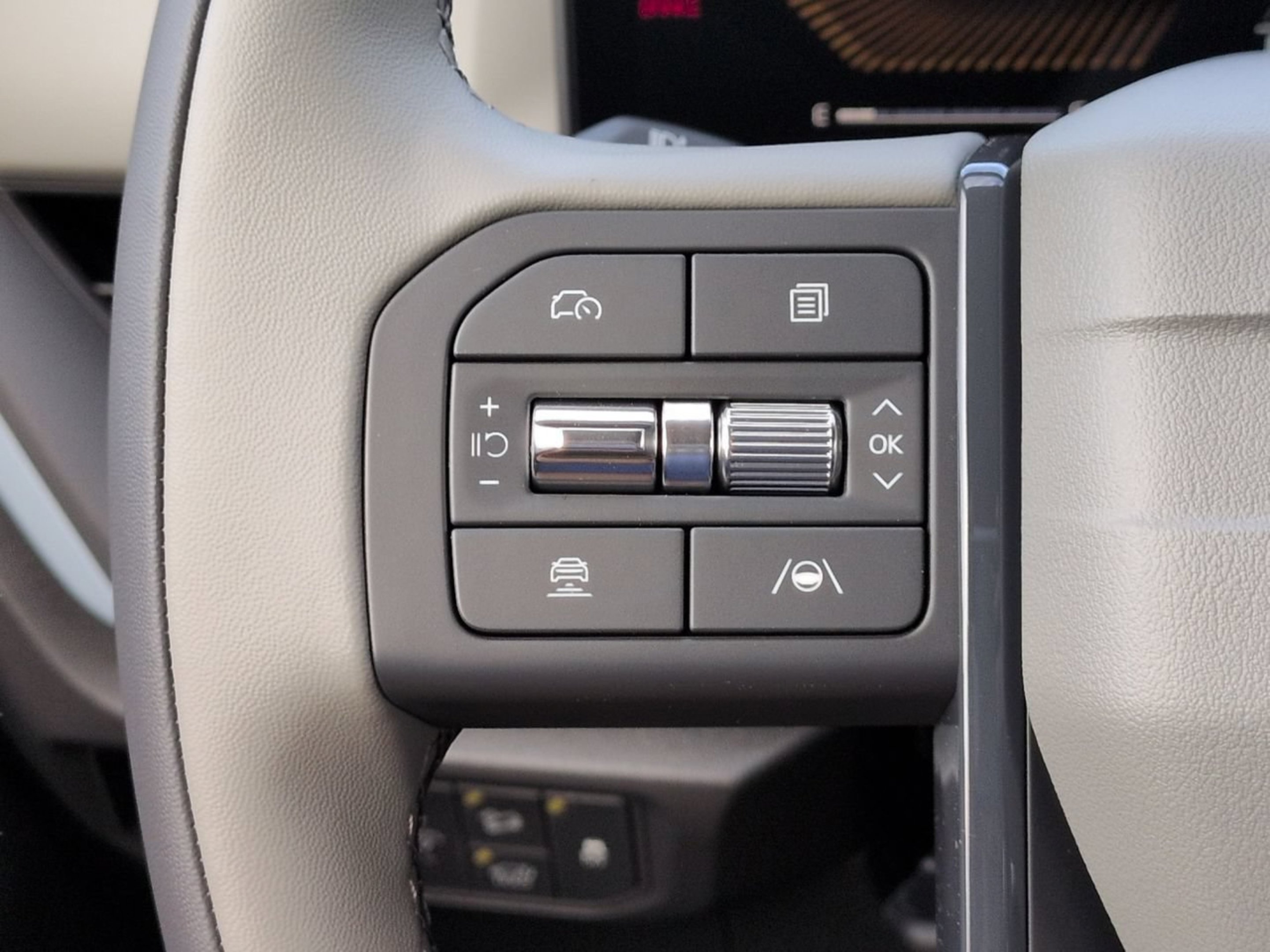 New 2027 Snow White Pearl Kia EX image 32