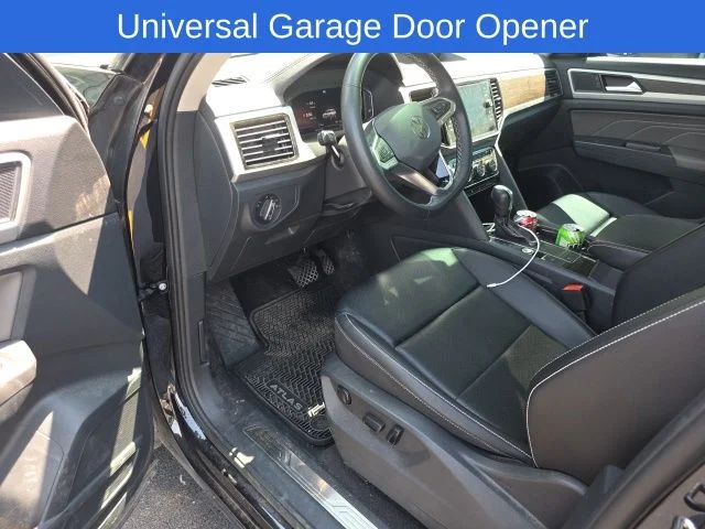 Used 2022 Deep Black Pearl Effect Volkswagen 3.6L V6 SE w/Technology image 7