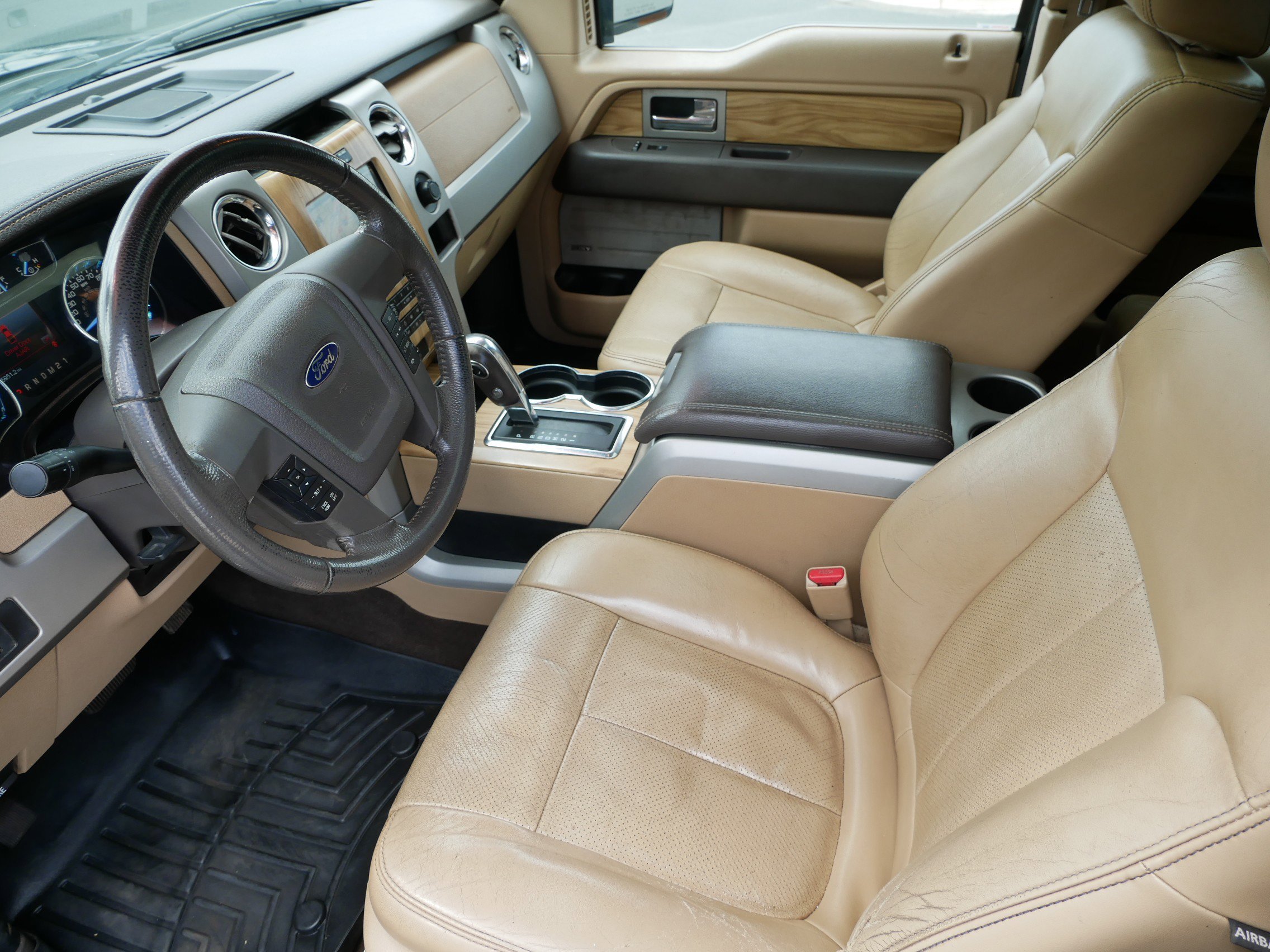 Used 2011 Black Ford Lariat image 11
