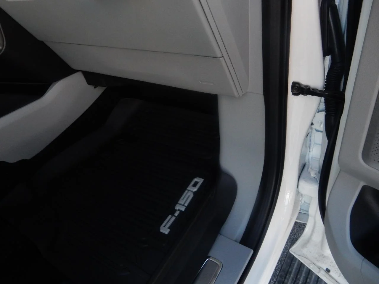 New 2023 Pearl White Ford LIMITED 4WD SUPERCREW 5.5 image 15