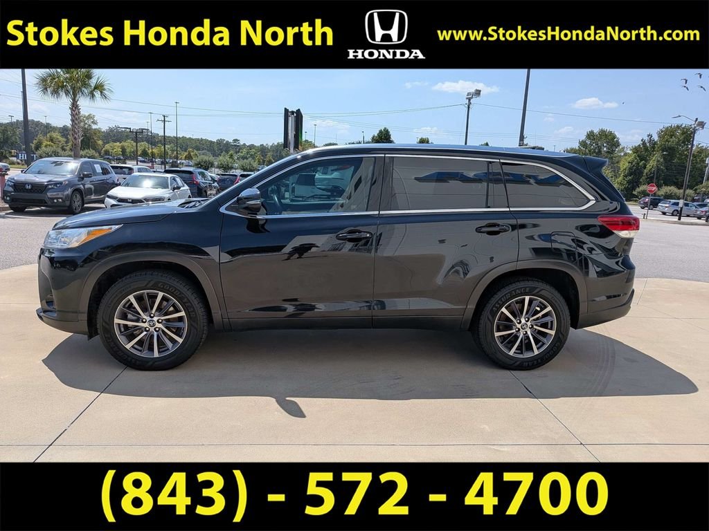 Used 2019 Black Toyota XLE image 11