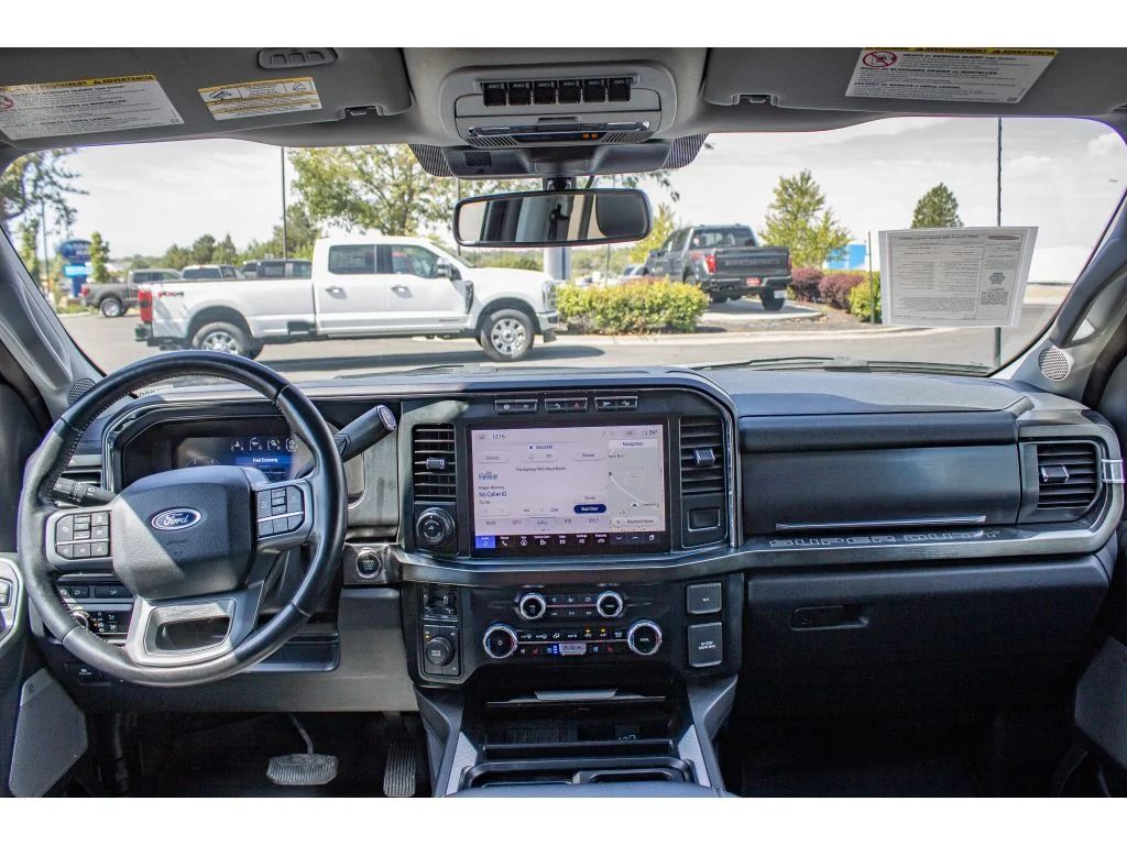 Used 2023 AGATE BLACK Ford LARIAT image 23