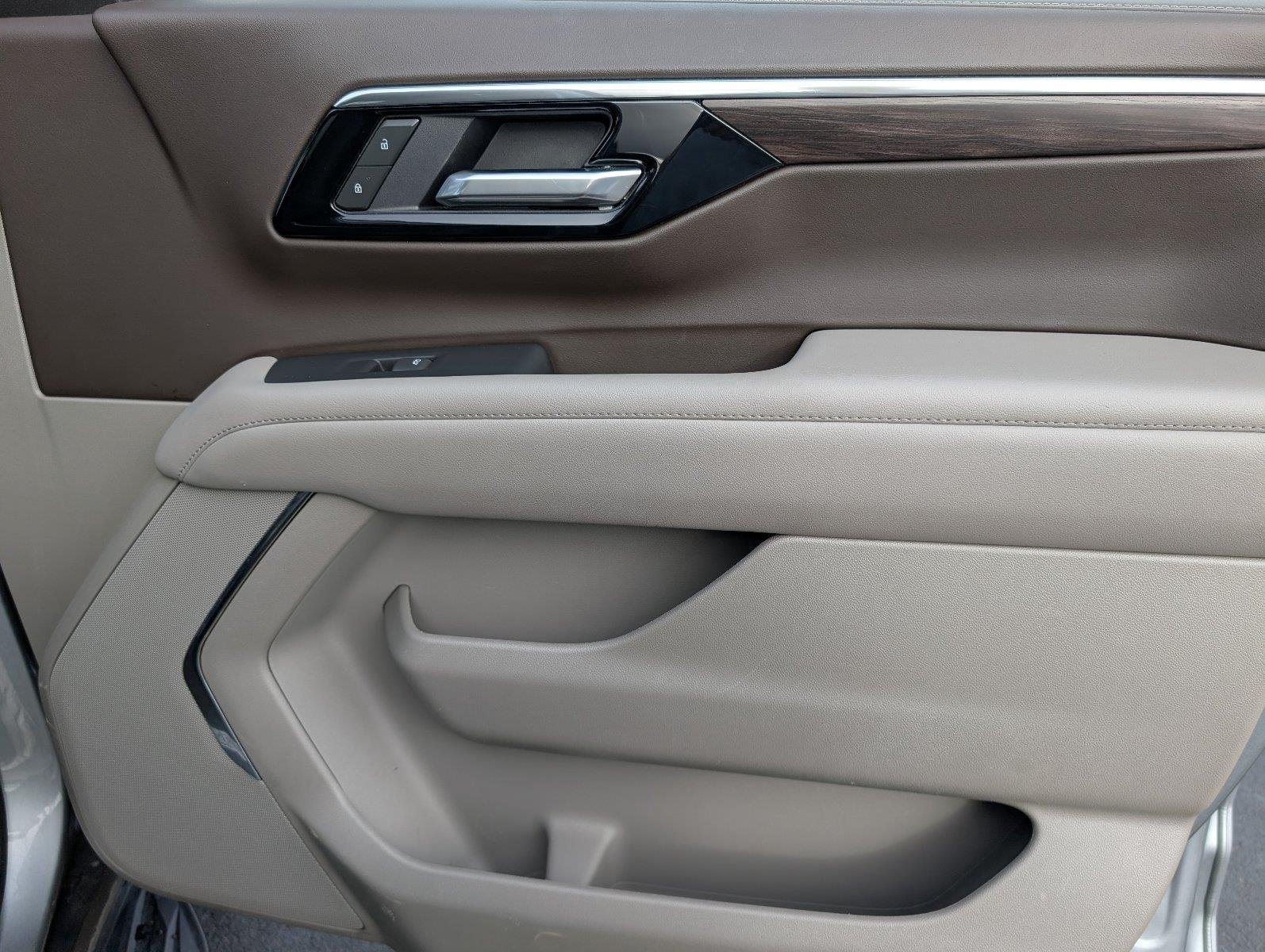 Used 2025 Sterling Gray Metallic Chevrolet LT image 41