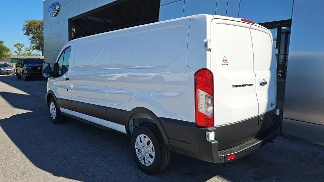 New 2026 Oxford White Ford 250 LR RWD image 18