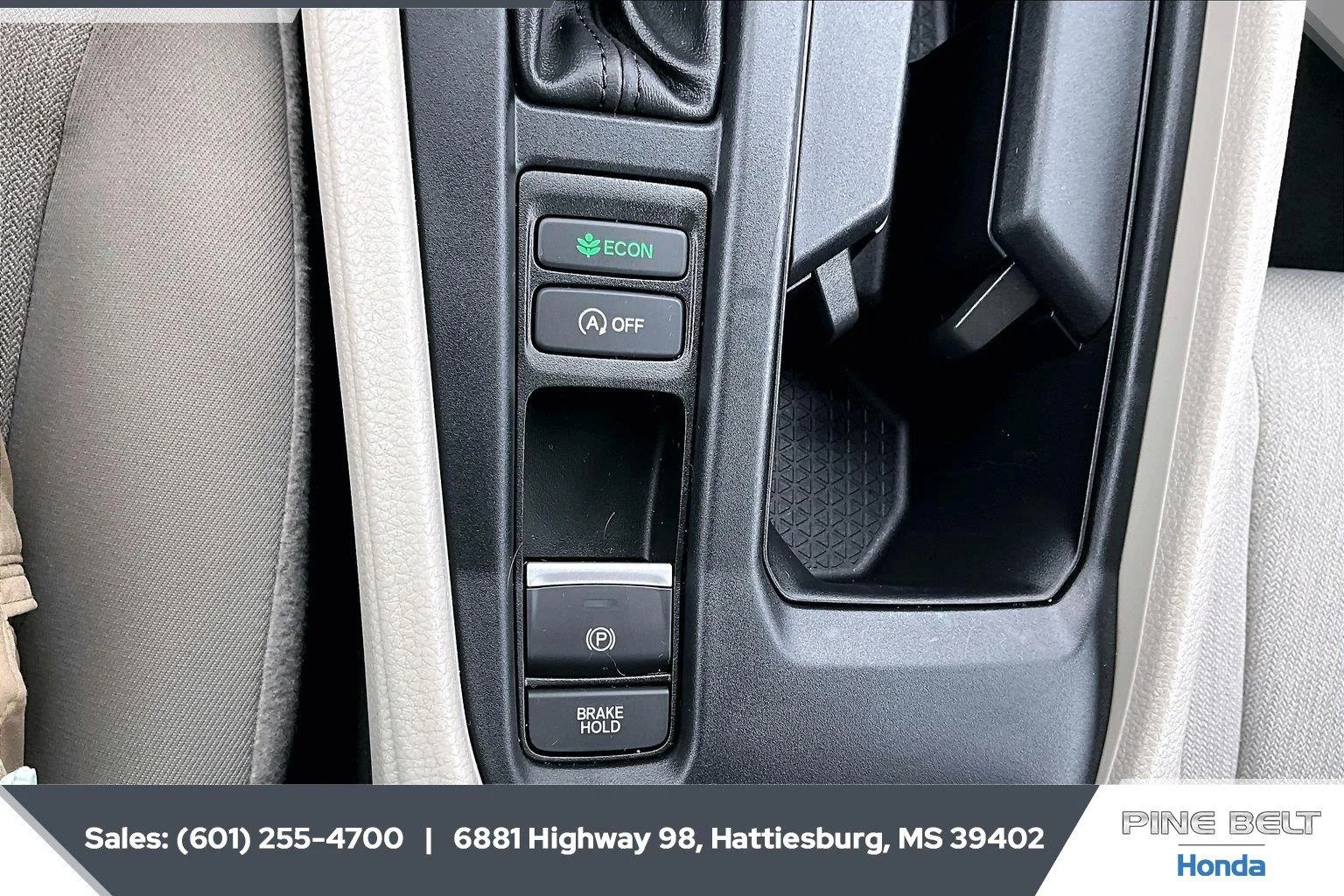 Used 2025 Meteorite Gray Metallic Honda LX image 22