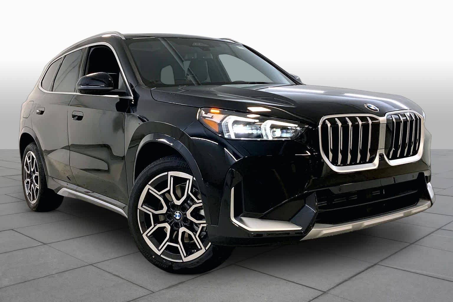 New 2026 Jet Black BMW xDrive28i image 2