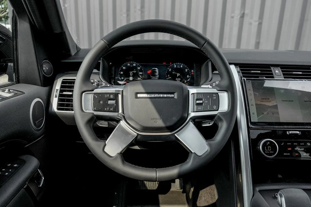 Certified Used 2025 Fuji White Land Rover S image 18