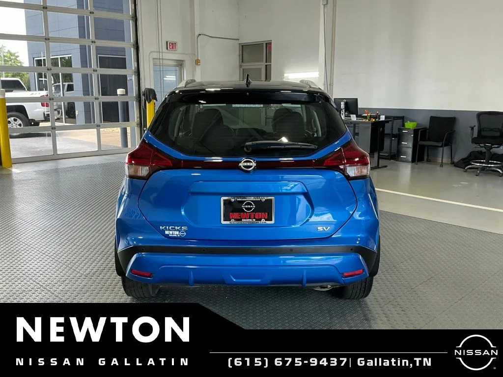 Used 2023 Electric Blue Metallic/Super Black Nissan SV image 5