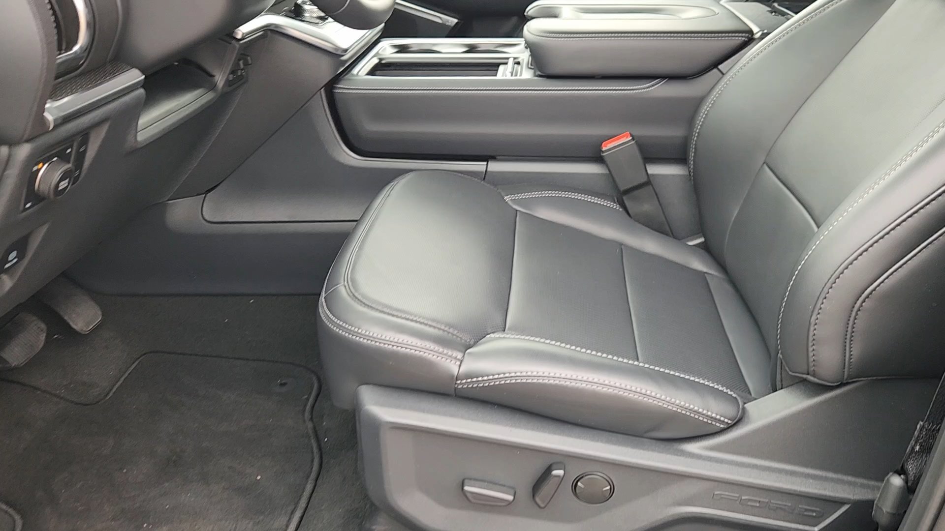 New 2026 Dark Matter Gray Metallic Ford Platinum image 31