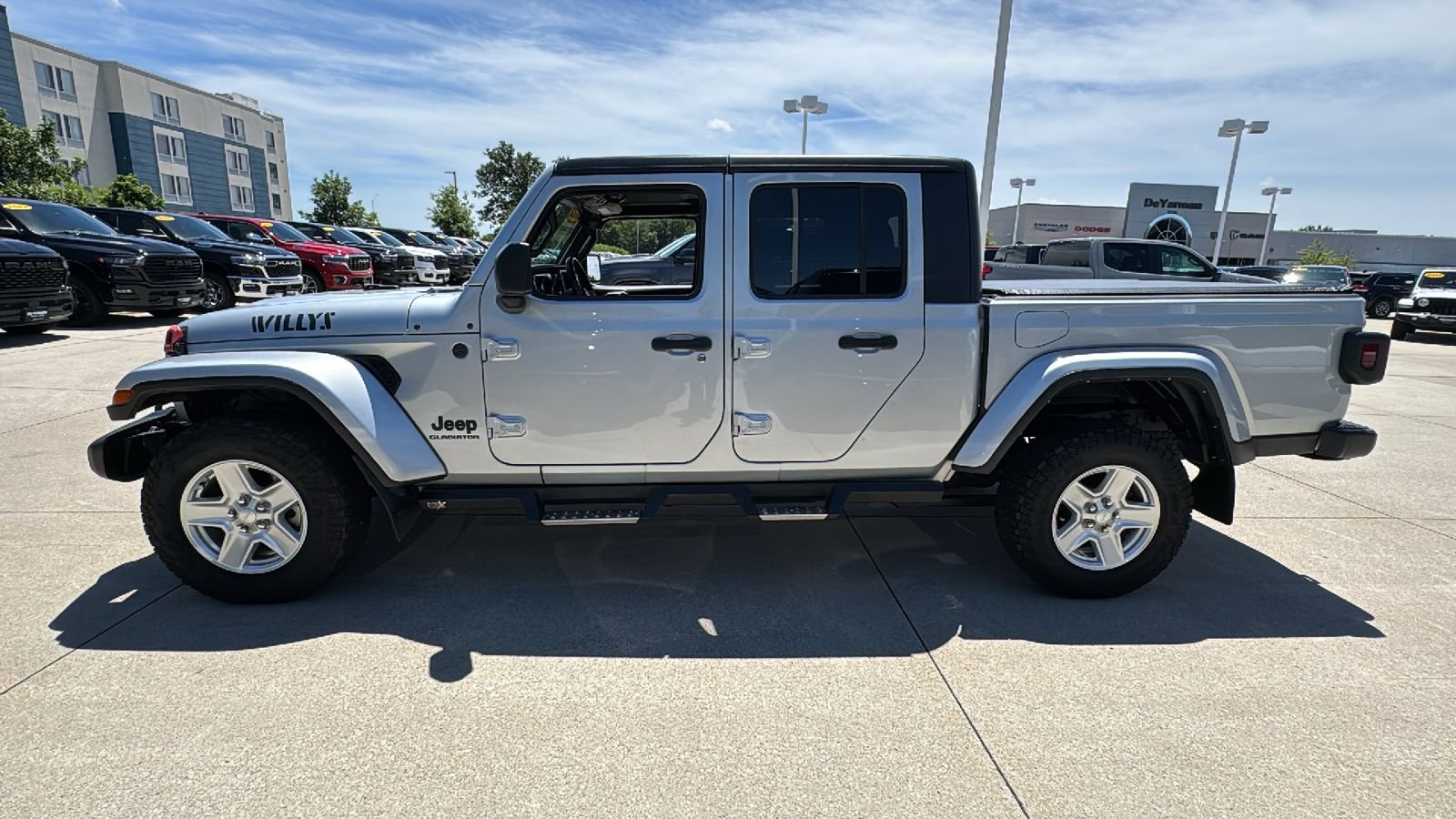 Certified Used 2022 Silver Jeep Sport image 9