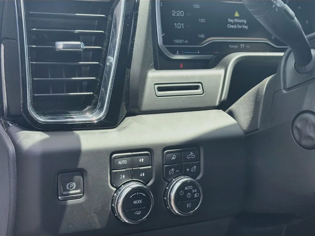Used 2023 White GMC Denali image 10