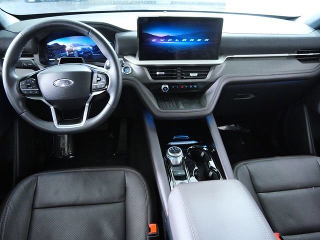 Used 2025 Black Ford Platinum image 2