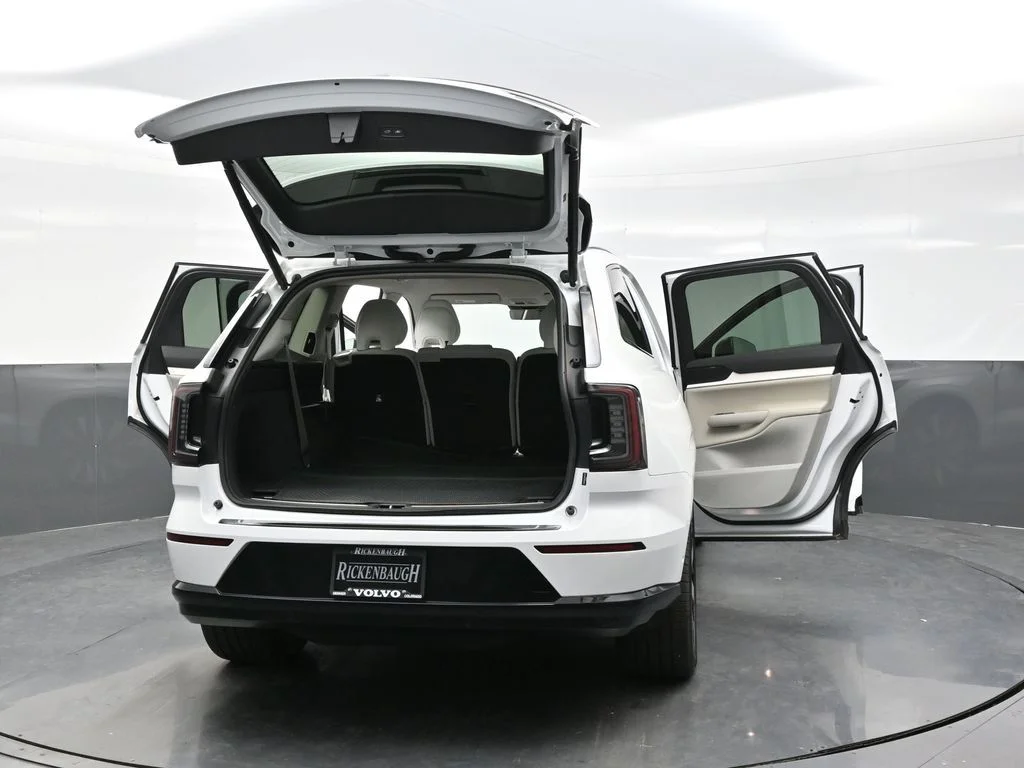 New 2026 Crystal White Volvo Twin Motor Plus image 42