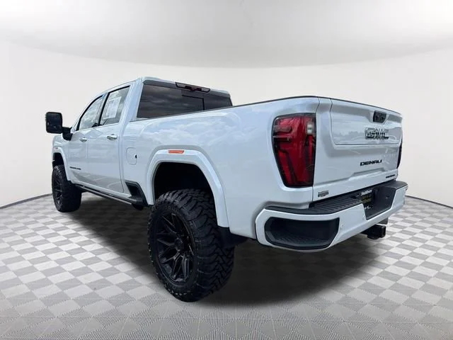 Used 2024 White Frost Tricoat GMC Denali Ultimate image 7