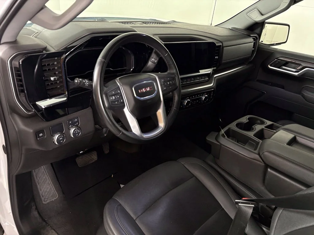 Used 2025 White GMC SLT image 18