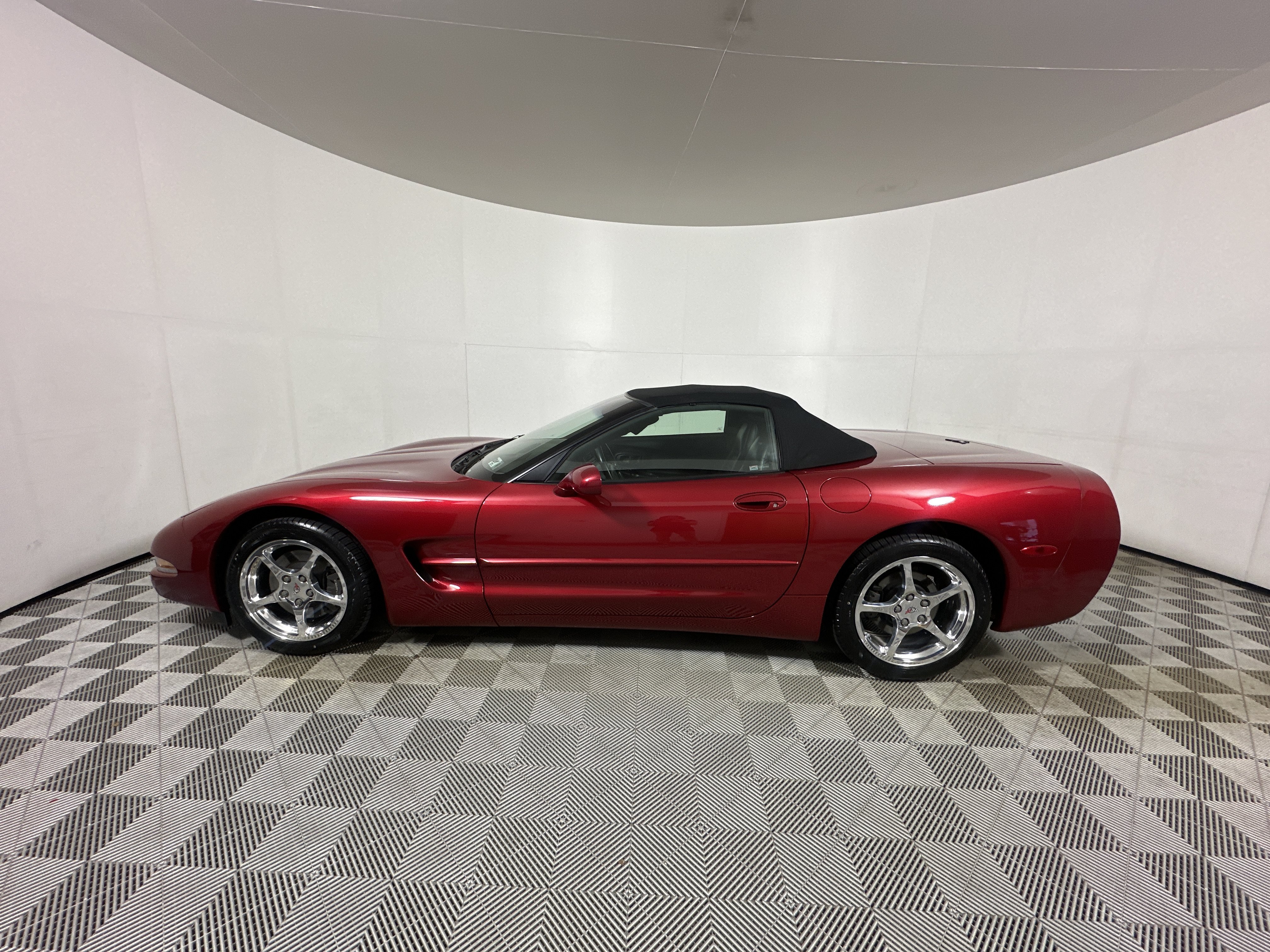 Used 2002 Magnetic Red Metallic II Chevrolet  image 4
