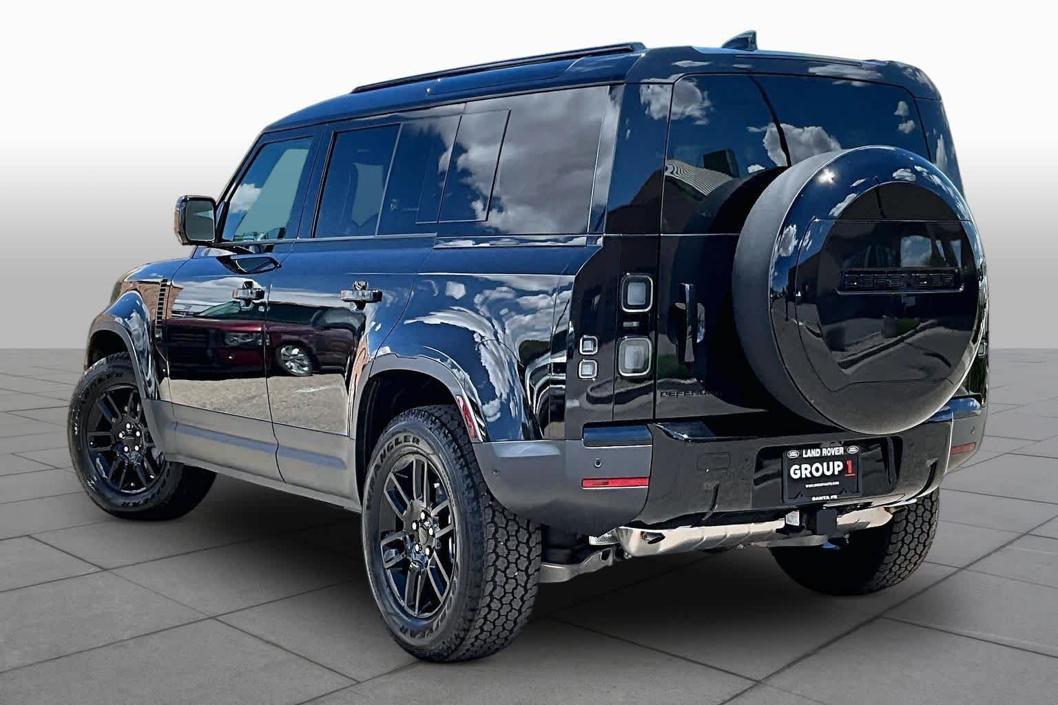 New 2026 Santorini Black Land Rover S image 12