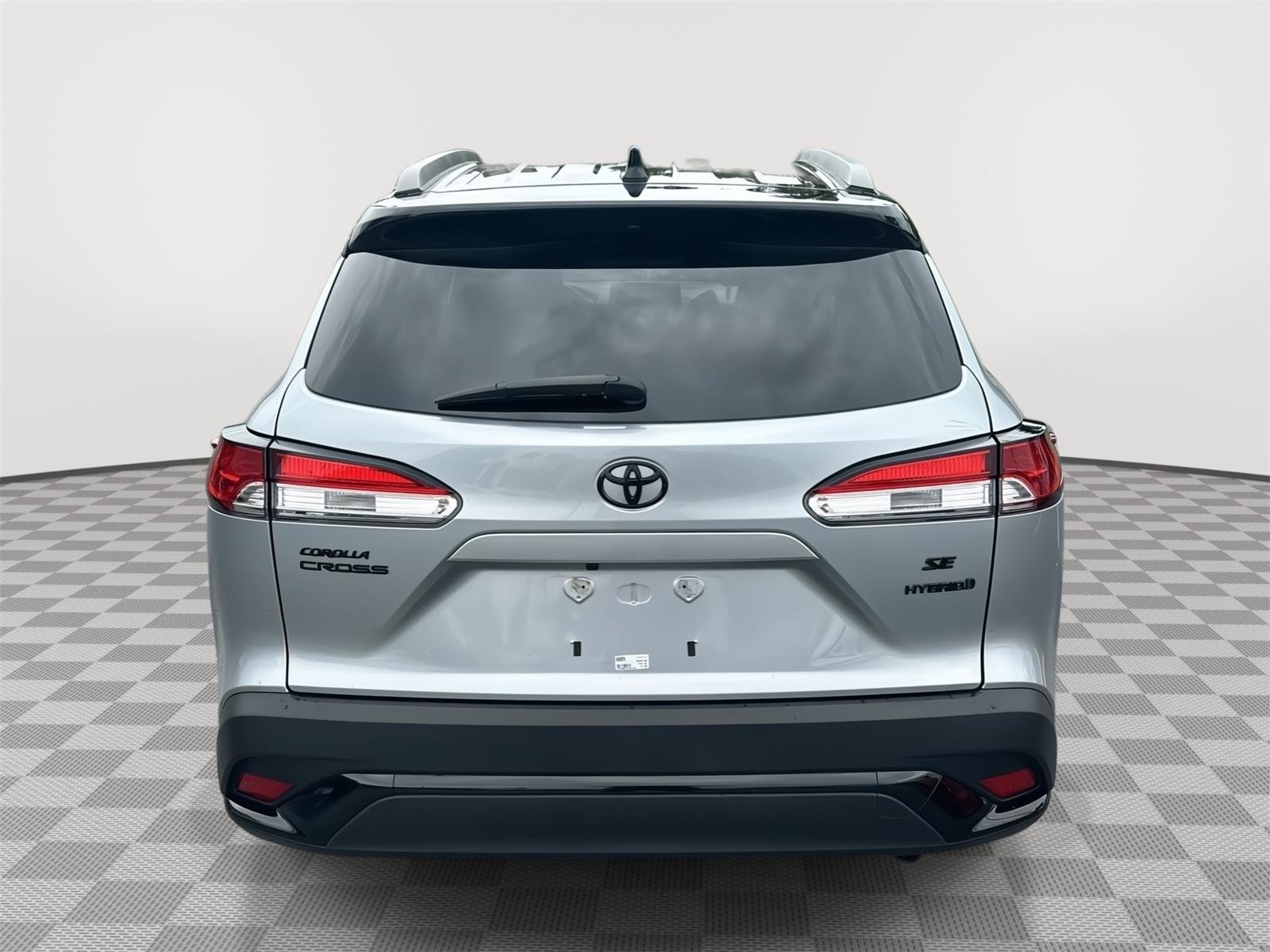 Used 2023 Sonic Silver w/Jet Black Roof Toyota Hybrid SE image 6