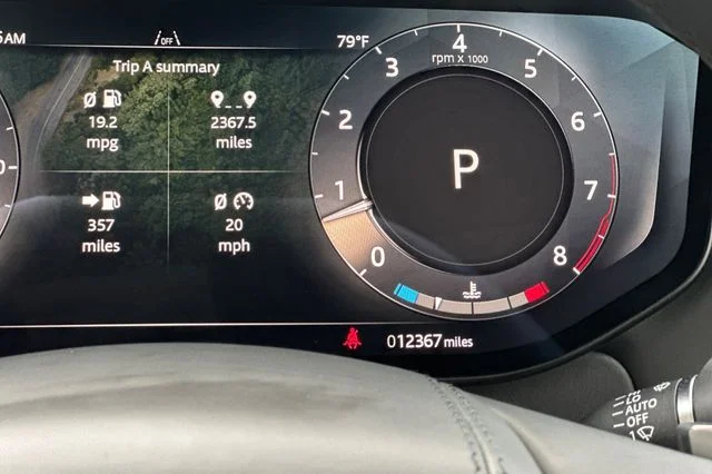 Used 2025 Gray Land Rover Dynamic SE image 27