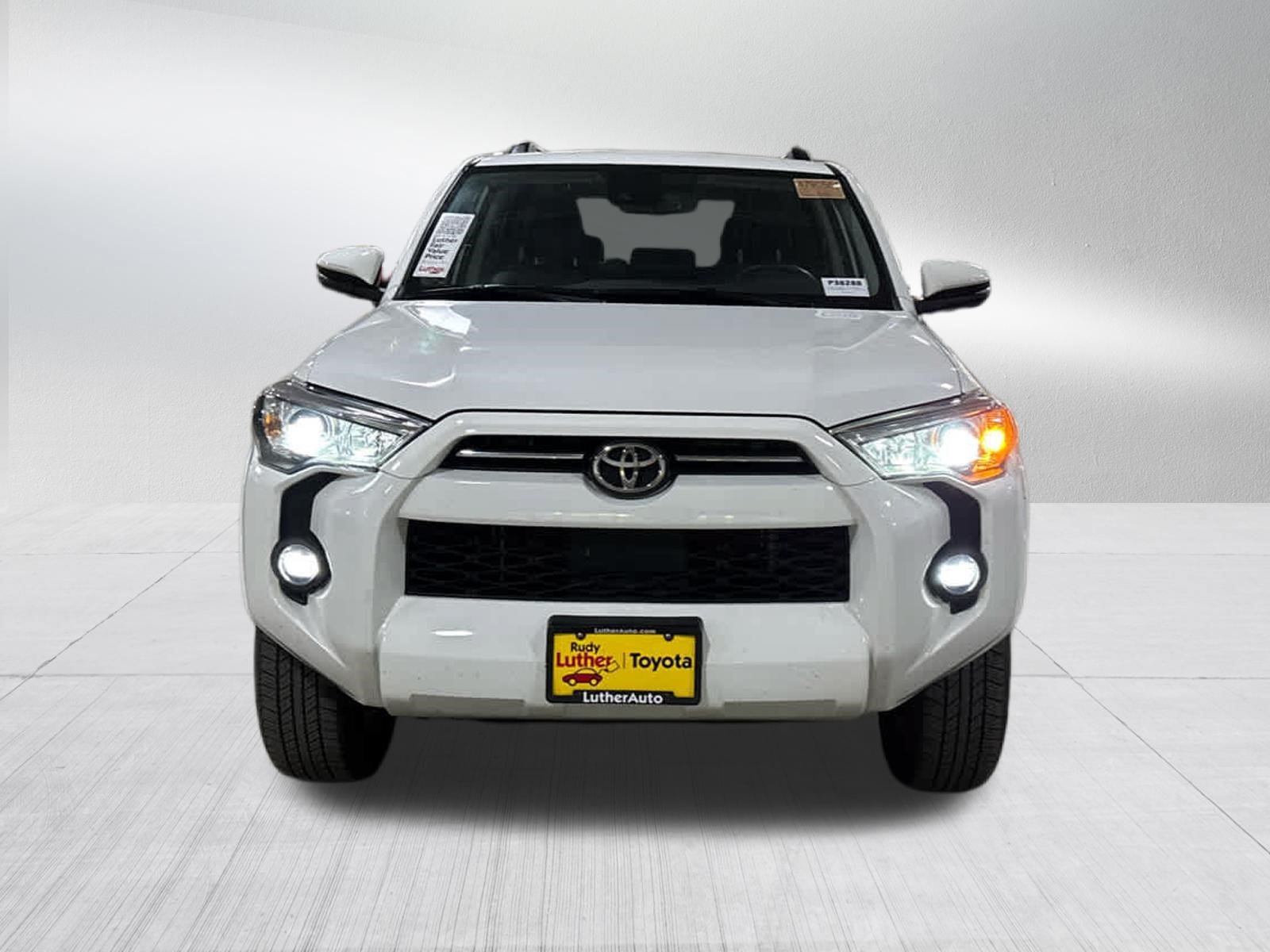 Used 2024 Ice Cap Toyota SR5 Premium image 2