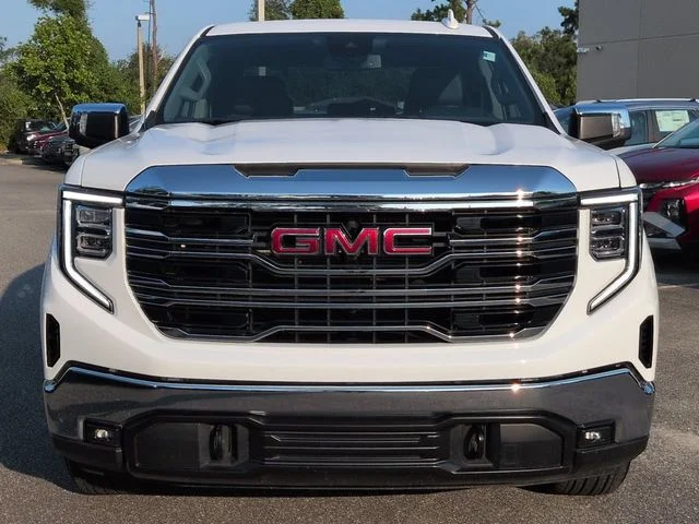 Used 2025 White GMC SLT image 9