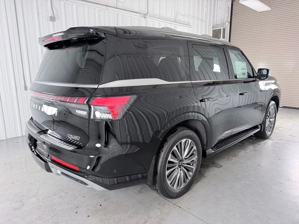 Used 2026 Black INFINITI LUXE image 6