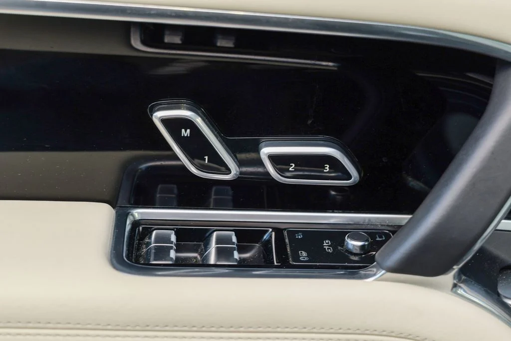 Used 2025 Gray Land Rover SE image 17