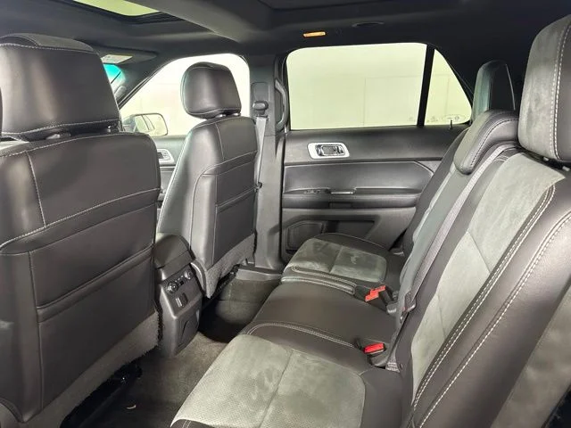 Used 2015 White Platinum Clearcoat Metallic Ford XLT image 12