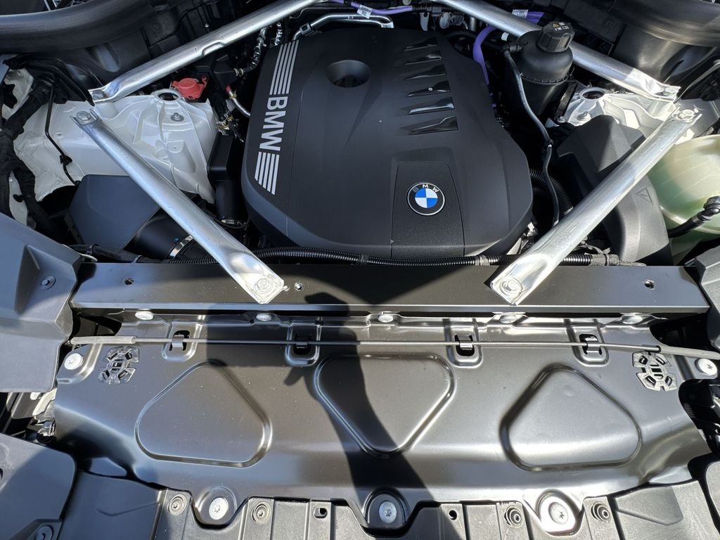 New 2026 Mineral White Metallic BMW xDrive40i image 18