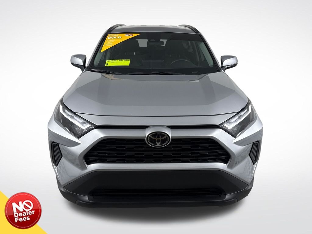 2025 Toyota RAV4 XLE - Photo 9