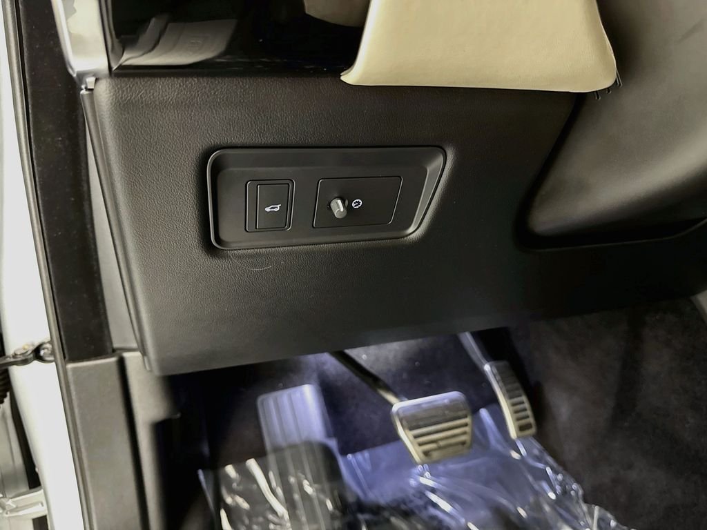 Used 2020 Silver Land Rover HST image 10