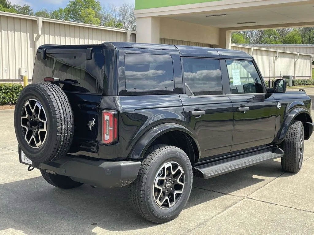 New 2026 Black Ford Outer Banks image 3