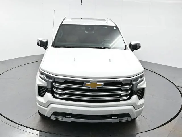 Used 2025 Iridescent Pearl Tricoat Chevrolet High Country image 34