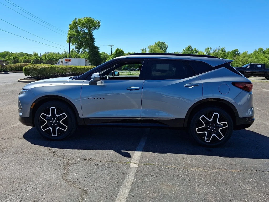 Used 2023 Sterling Gray Metallic Chevrolet RS image 7
