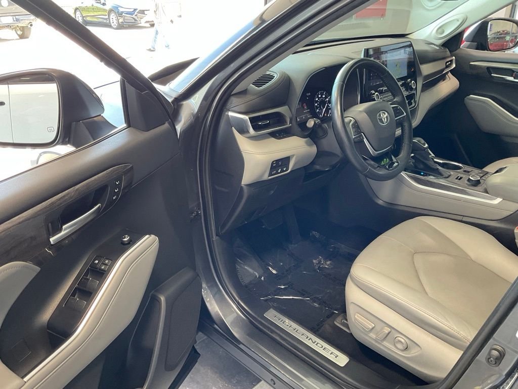 Used 2020 Gray Toyota Limited image 9