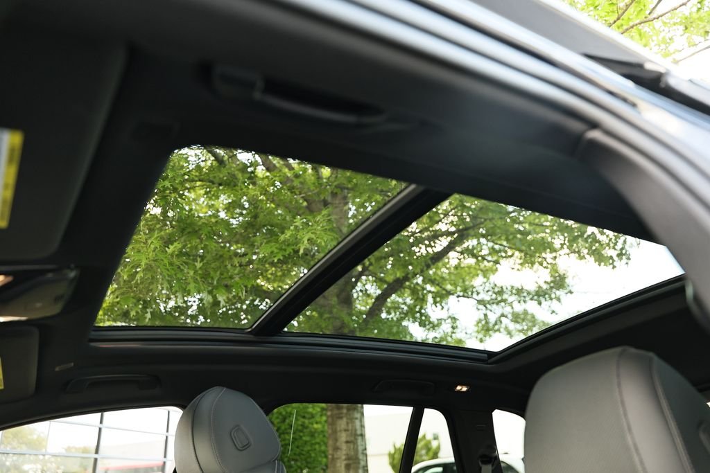New 2026 Black Sapphire Metallic BMW xDrive50e image 18