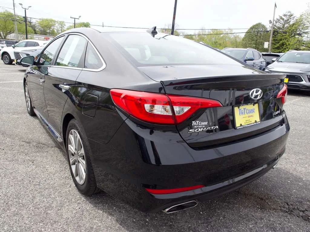 Used 2017 Black Hyundai Limited image 9