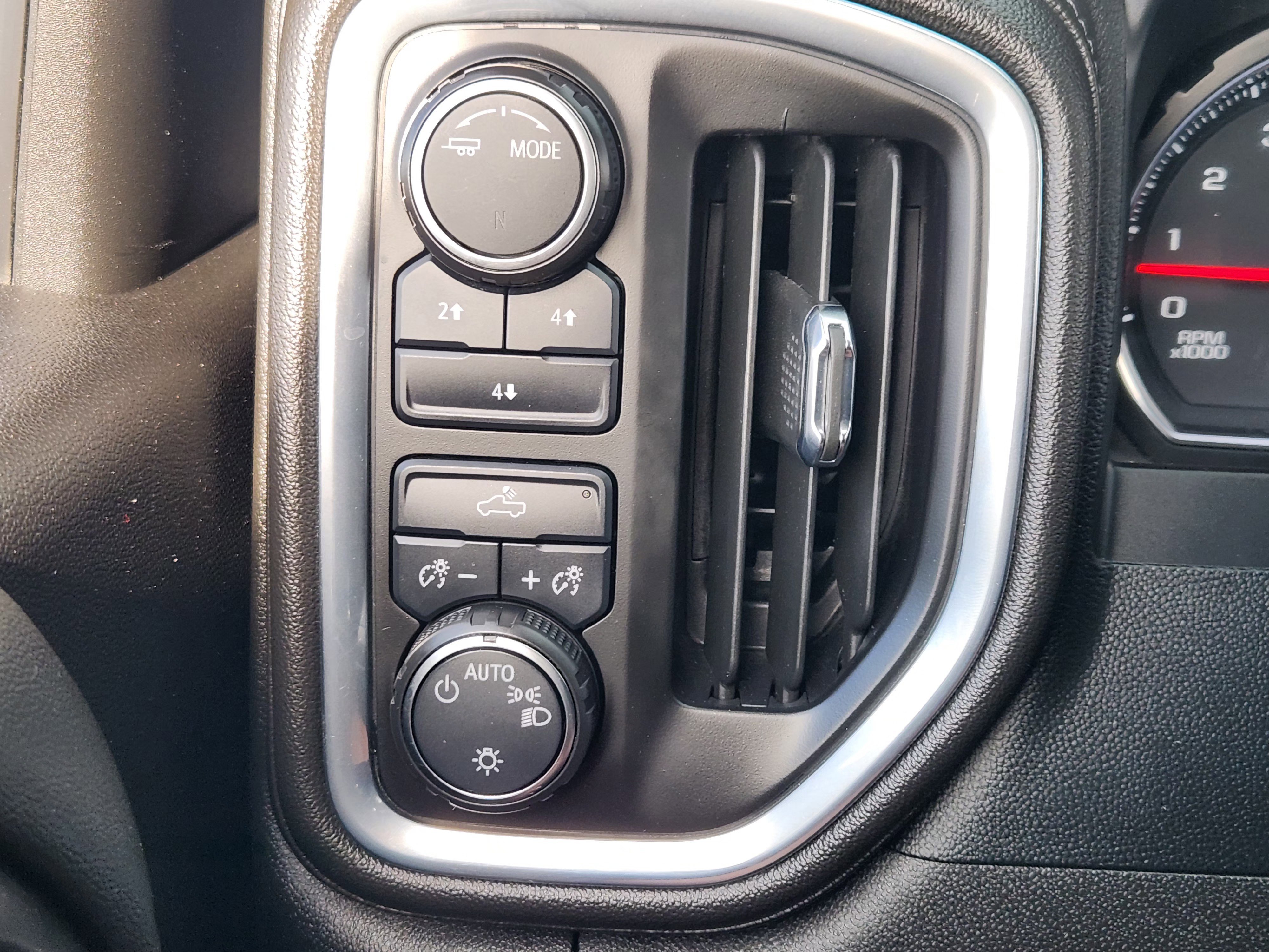 Used 2022 Summit White Chevrolet LT image 21