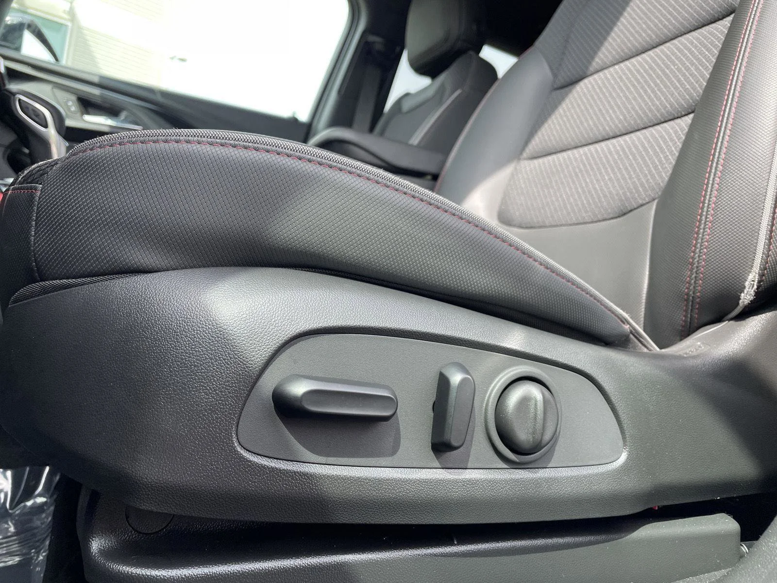 Used 2022 Crimson Metallic Chevrolet RS image 21