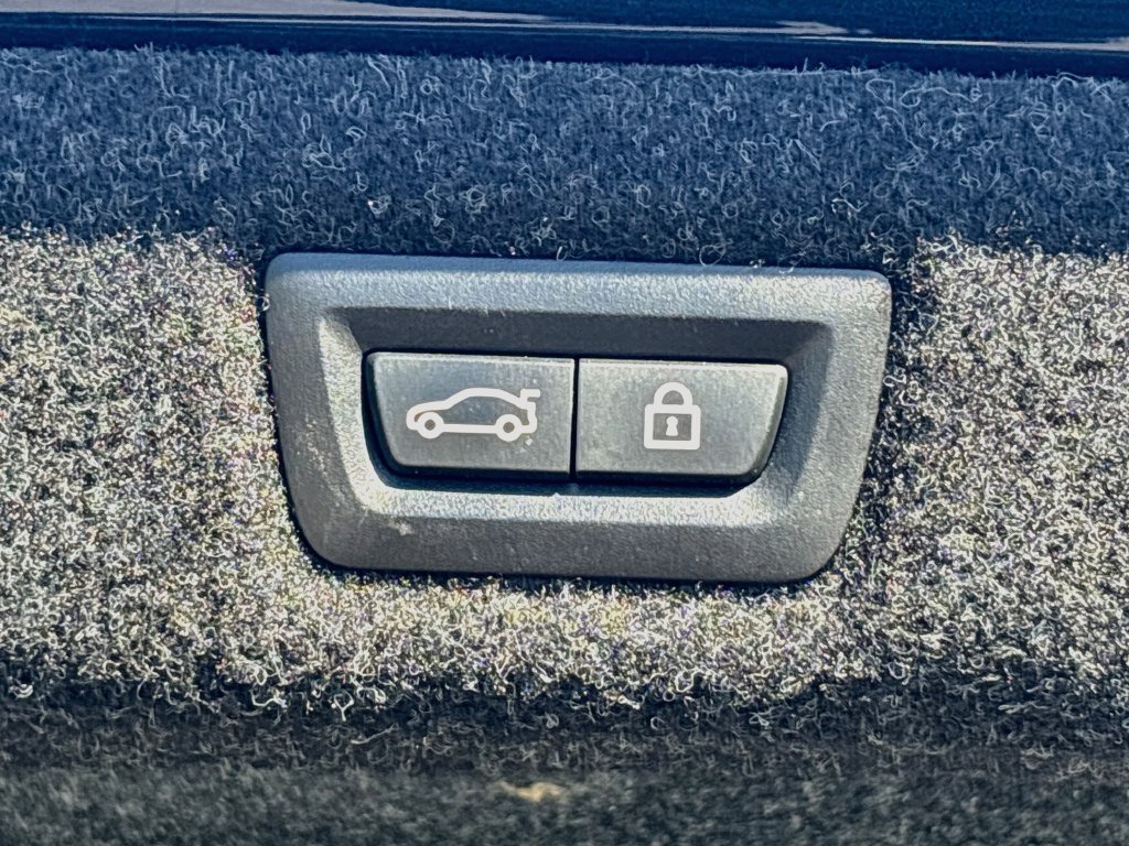 Used 2019 Black BMW 530i image 21