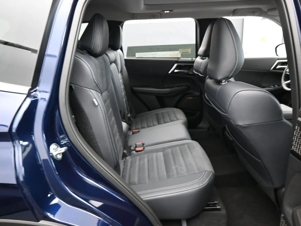 New 2026 Cosmic Blue Metallic Mitsubishi SE image 36